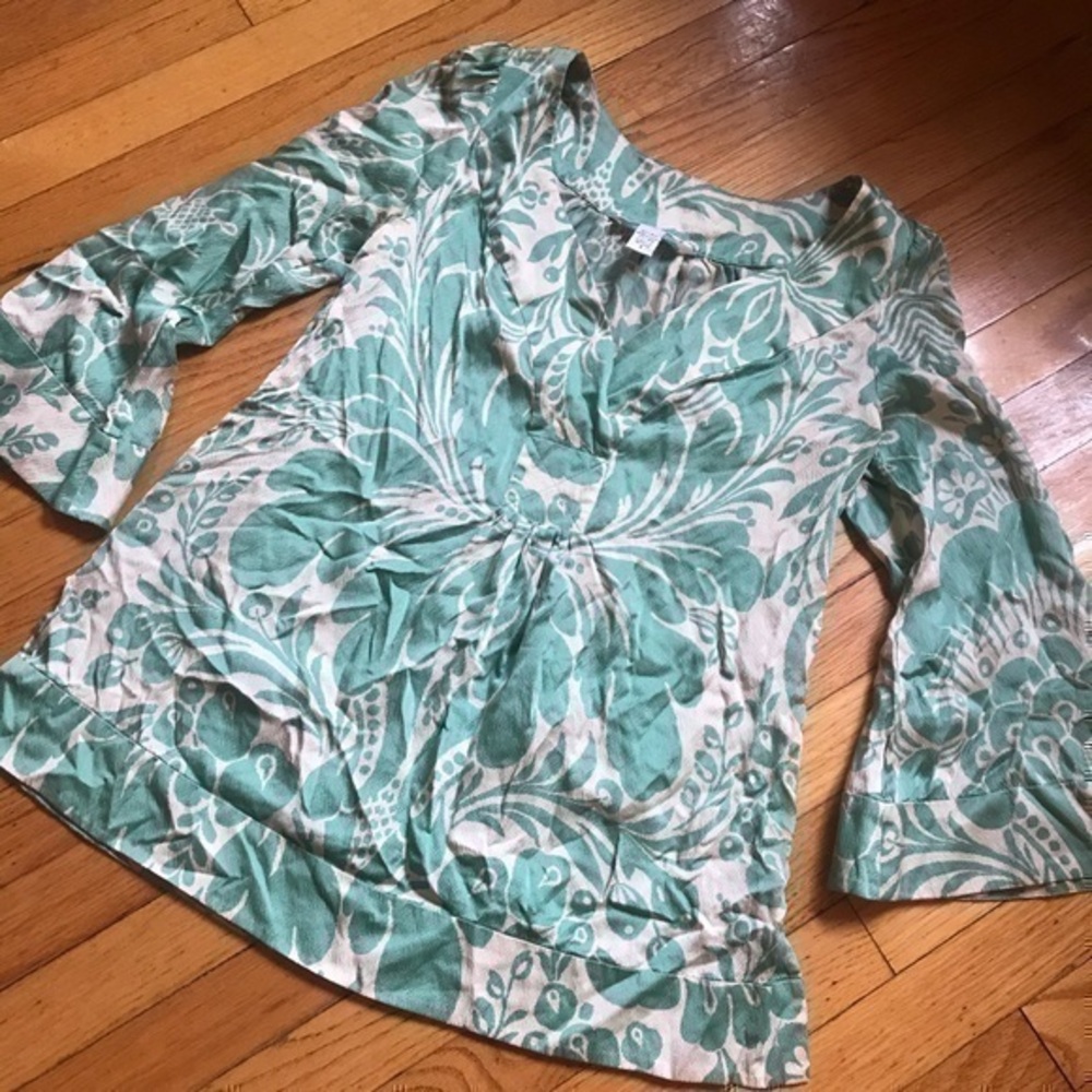 Diane Von Furstenberg 100% Pure Silk Flowy Top!